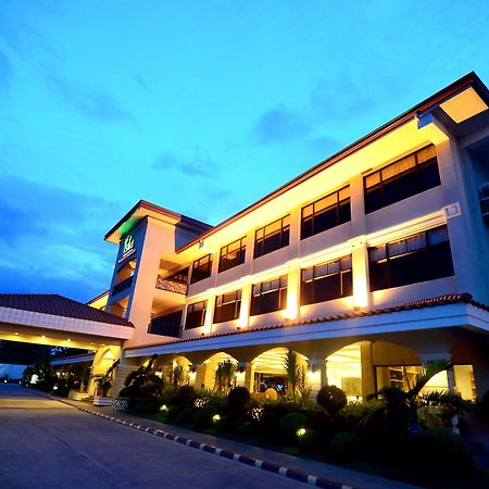 Mactan Isla Resort Мактан Экстерьер фото